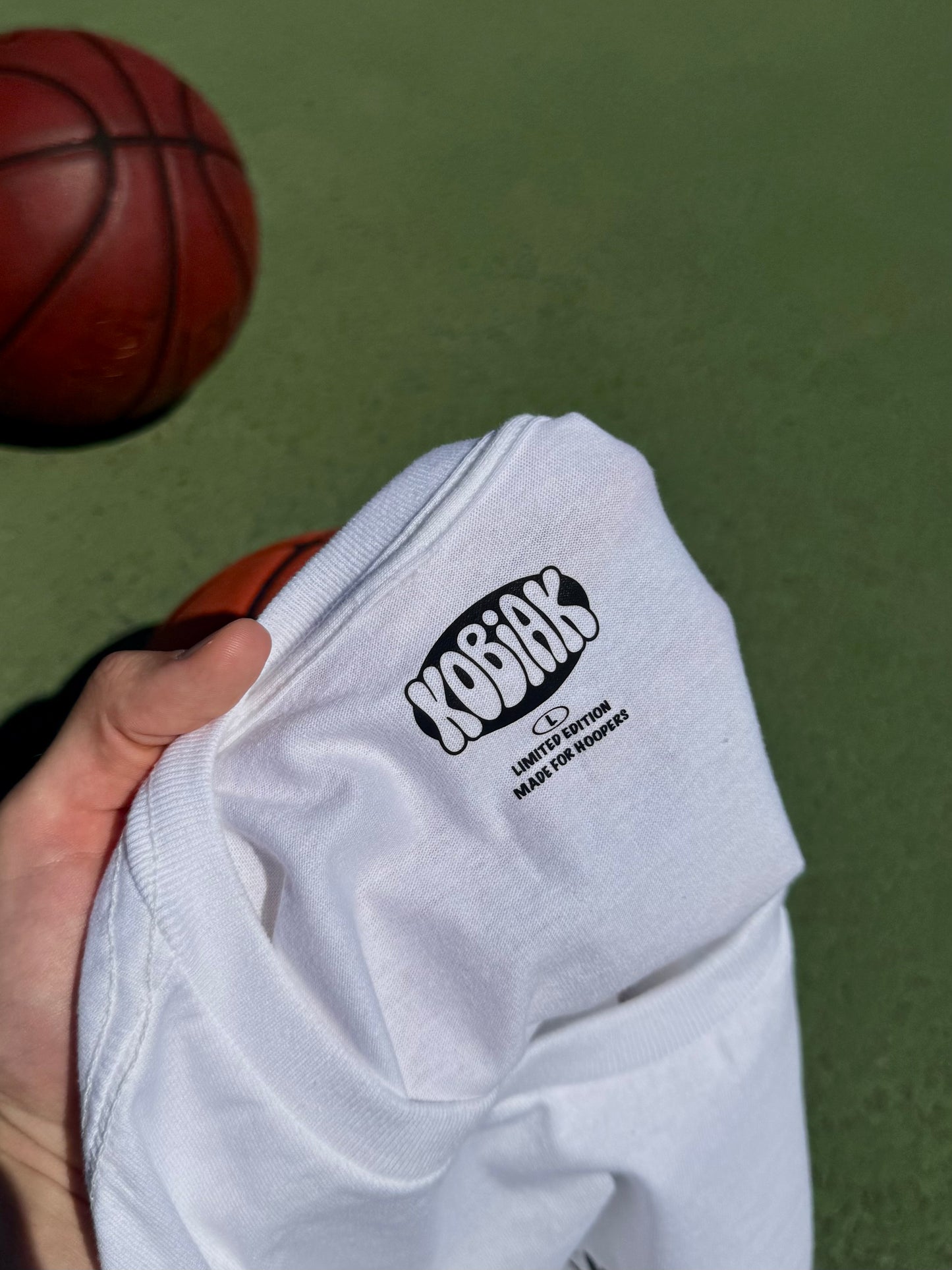 WHITE T-SHIRT KOBIAK x BASKET CAMP (LIMITED EDITION)